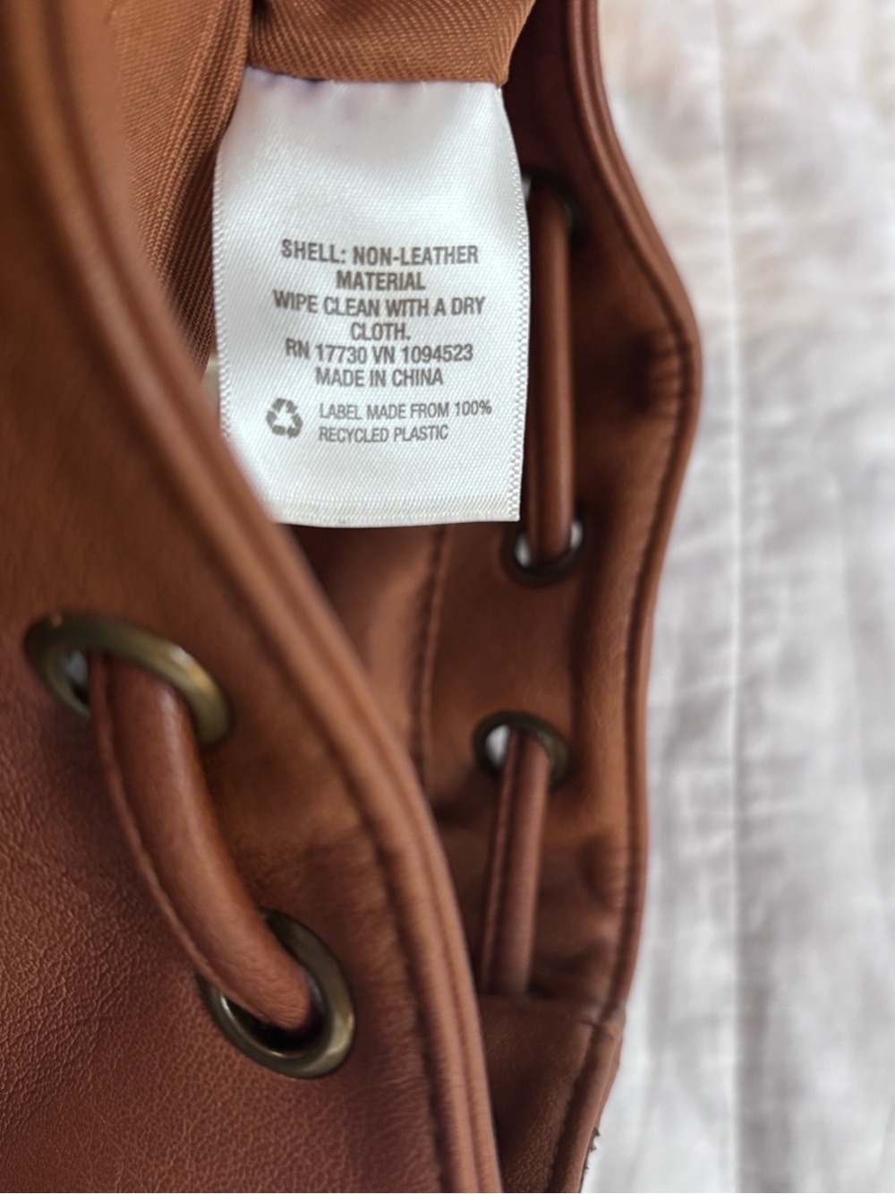 Universal Thread Bucket Bag - Picture 7 of 8